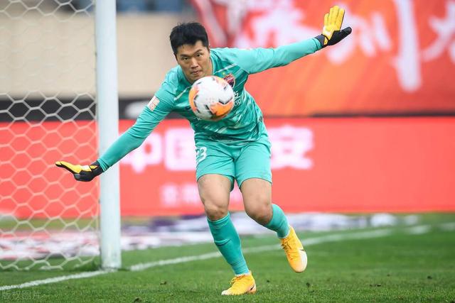 关键时刻尼斯备战中超,完成体检细节曝光,气氛紧张,资深球员宣示担当-9体育