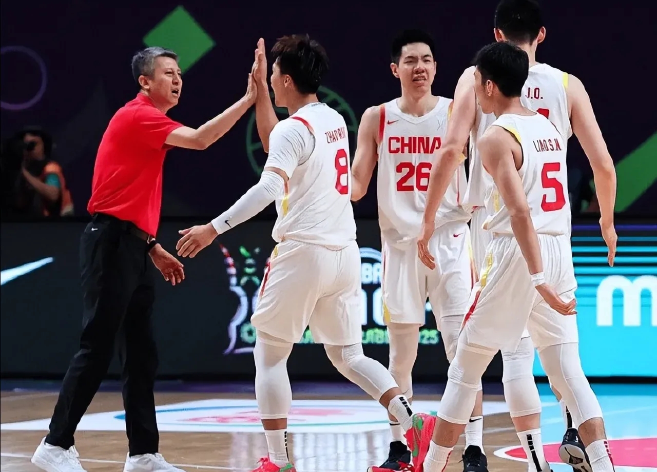 包含集结日CBA常规赛焦点战,山东男篮官宣签约,气氛紧张,临场指挥获称赞的词条-9体育